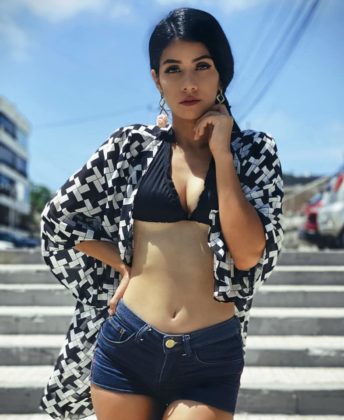 REVISTA HOLLIMODELS MAYO 2020 EN PORTADA Carolina Romo – Agencia de Modelos