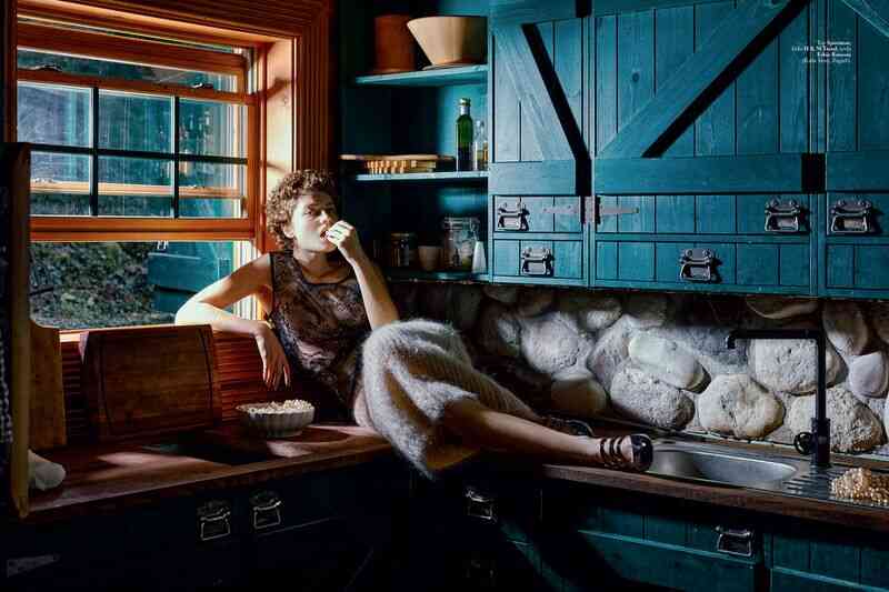 Expresión facial durante casting profesional de modelos