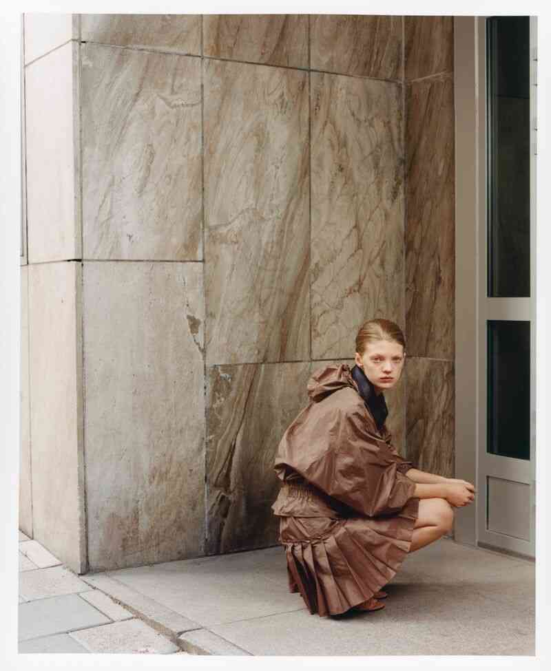 Eventos HolliModels con expresión facial profesional