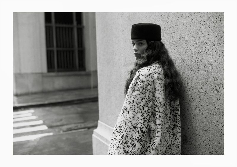 Street Style de Lujo: Domina el Posing Invernal y la Fotografía Urbana con Estilo Vogue